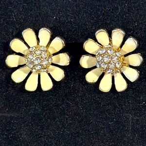 Flower studs
